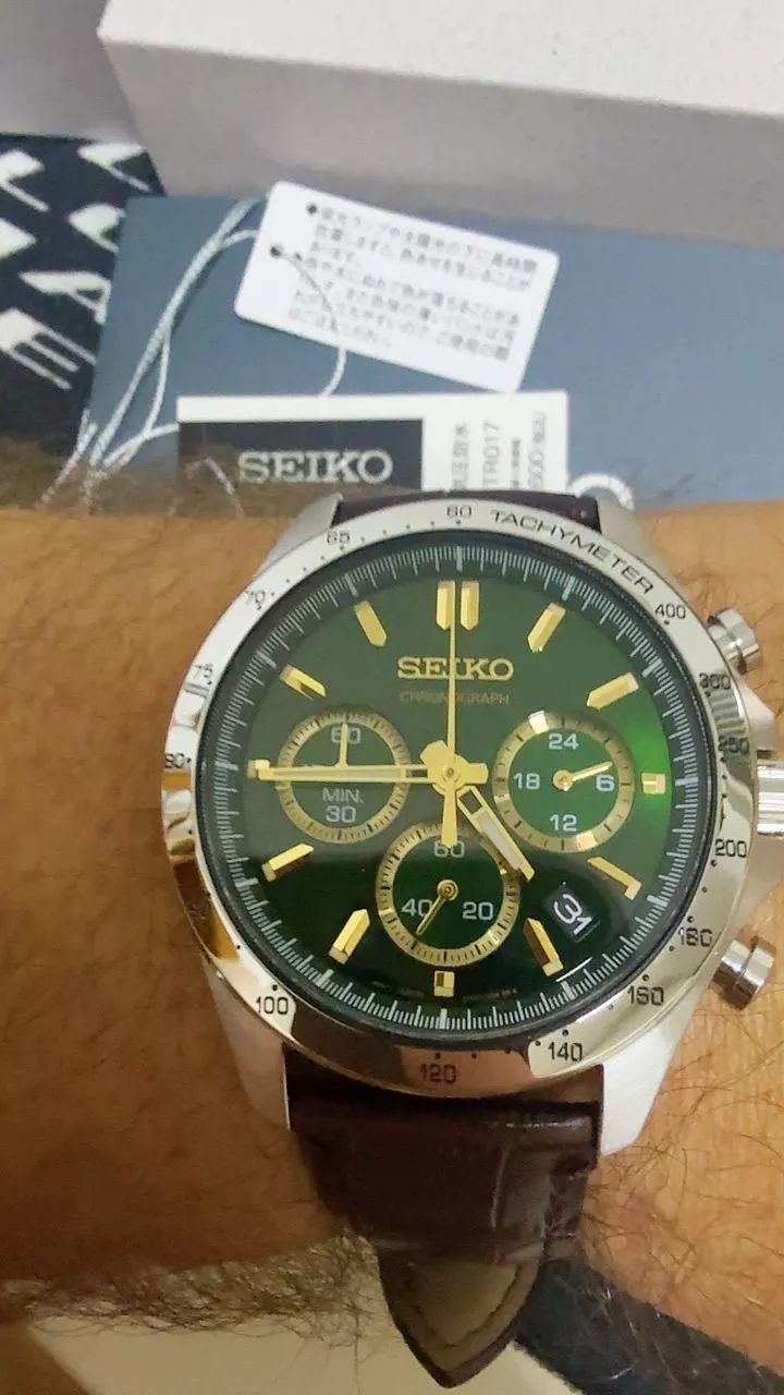 Seiko chronograph gift box with watch and papers